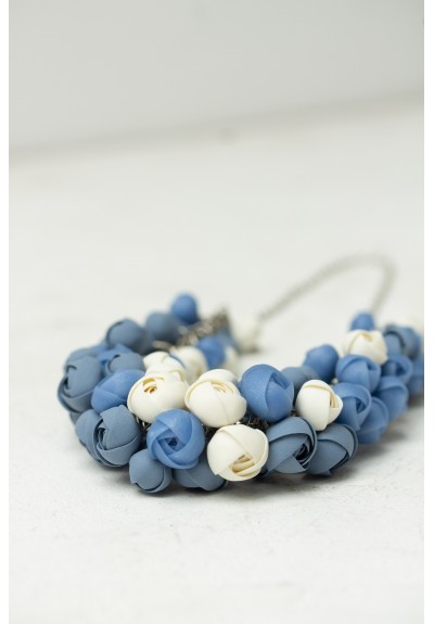 Statement Necklace “Azure & Cream Flowers” – Handmade Polymer Clay on Stainless Steel – 48 cm