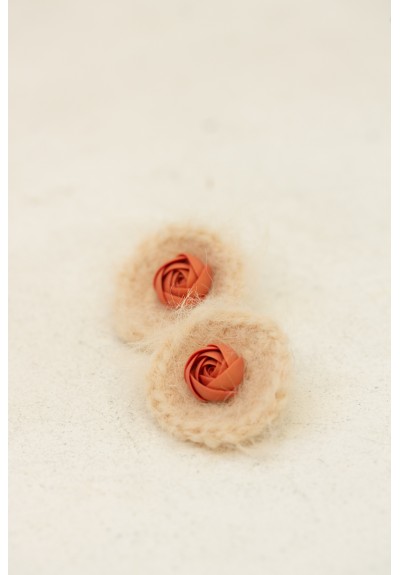 Cozy Crochet Flower Stud Earrings – Soft Yarn & Clay Rose Earrings, Lightweight Winter Jewelry for Sensitive Ears