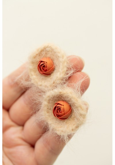 Cozy Crochet Flower Stud Earrings – Soft Yarn & Clay Rose Earrings, Lightweight Winter Jewelry for Sensitive Ears