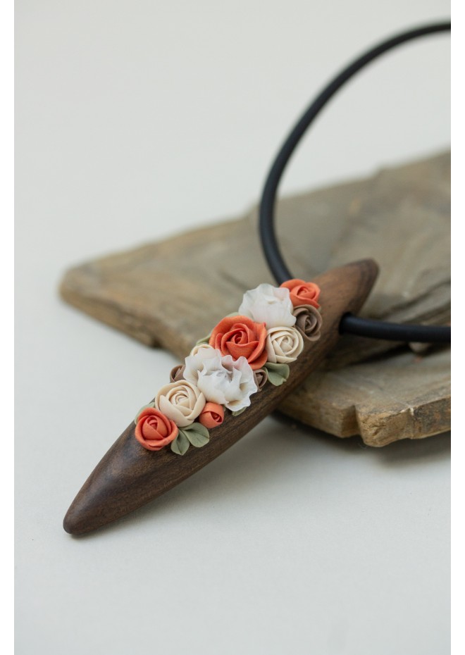 Bouquet necklace, Flowers in wood pendant.