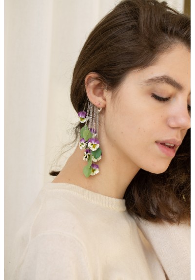 Chic Flower Bud Ear Cuffs: Stylish Non-Pierced Earrings with Delicate Blossoms, Pansy Flowers and Green Leaves