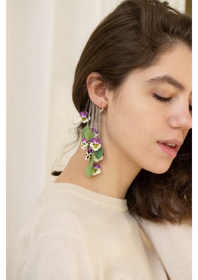 Chic Flower Bud Ear Cuffs: Stylish Non-Pierced Earrings with Delicate Blossoms and Green Leaves