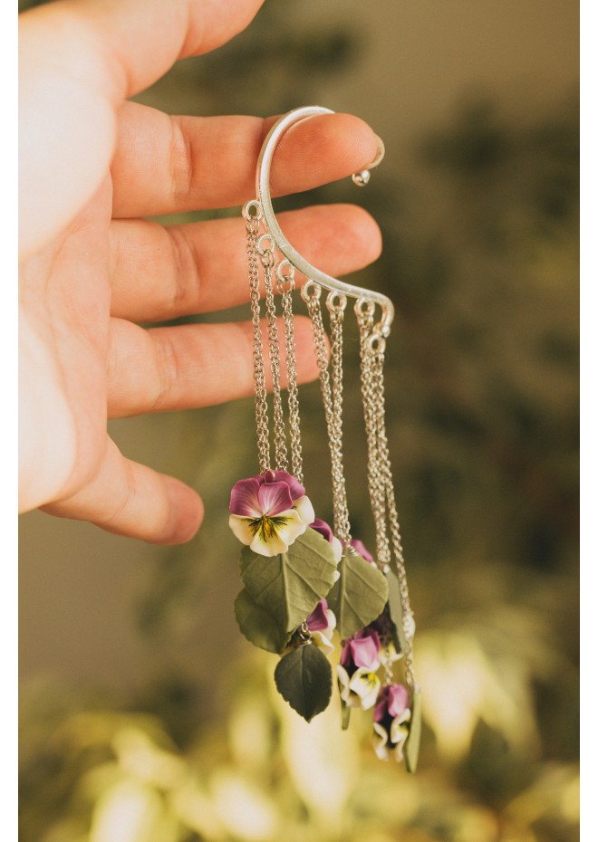 Chic Flower Bud Ear Cuffs: Stylish Non-Pierced Earrings with Delicate Blossoms and Green Leaves