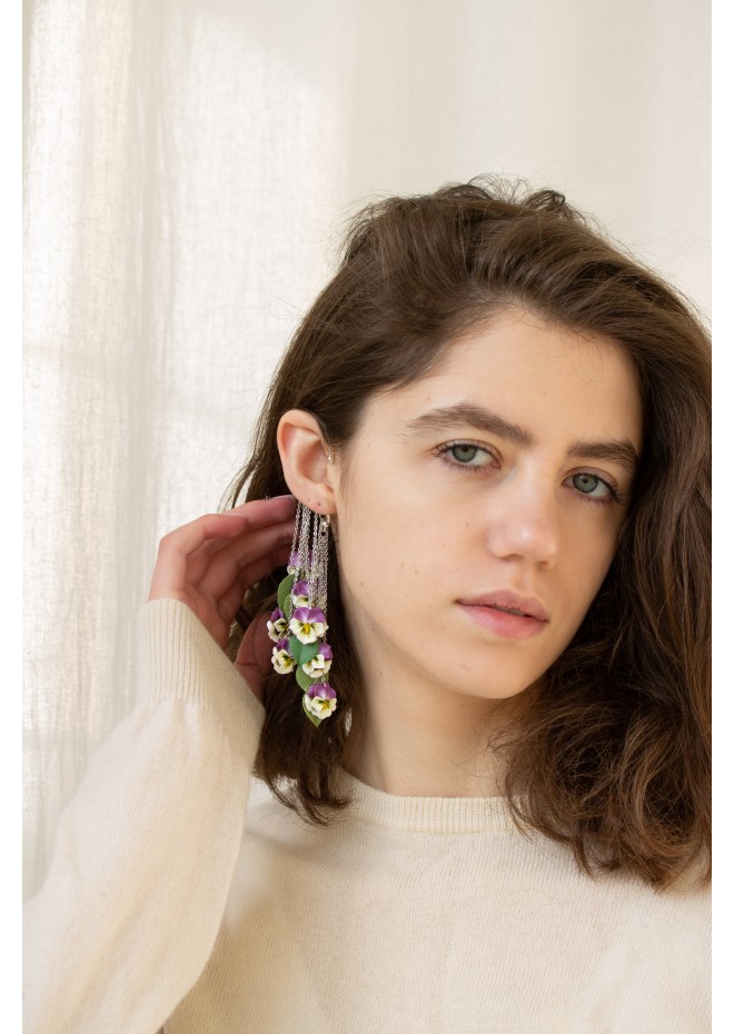 Chic Flower Bud Ear Cuffs: Stylish Non-Pierced Earrings with Delicate Blossoms and Green Leaves