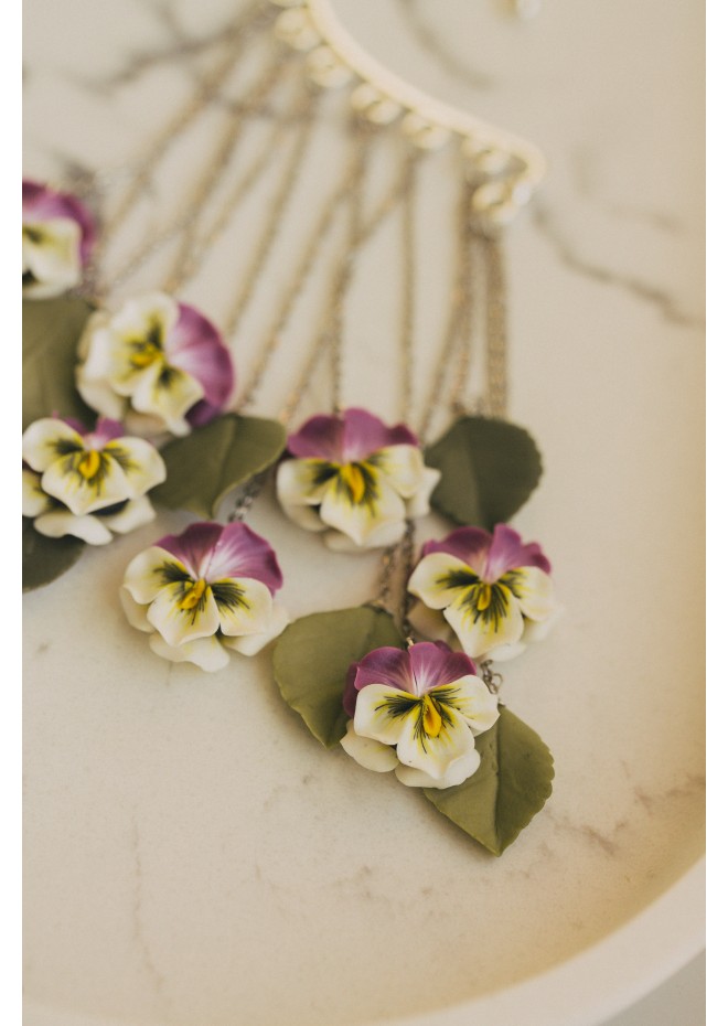 Chic Flower Bud Ear Cuffs: Stylish Non-Pierced Earrings with Delicate Blossoms and Green Leaves