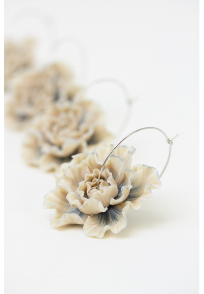 Stylish Beige Hoop Earrings with Handcrafted Flowers for a Unique and Elegant Look - Perfect for Any Occasion!